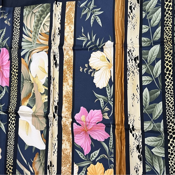 Salvatore Ferragamo 100% Silk Scarf 35x35 inches - Picture 6 of 8